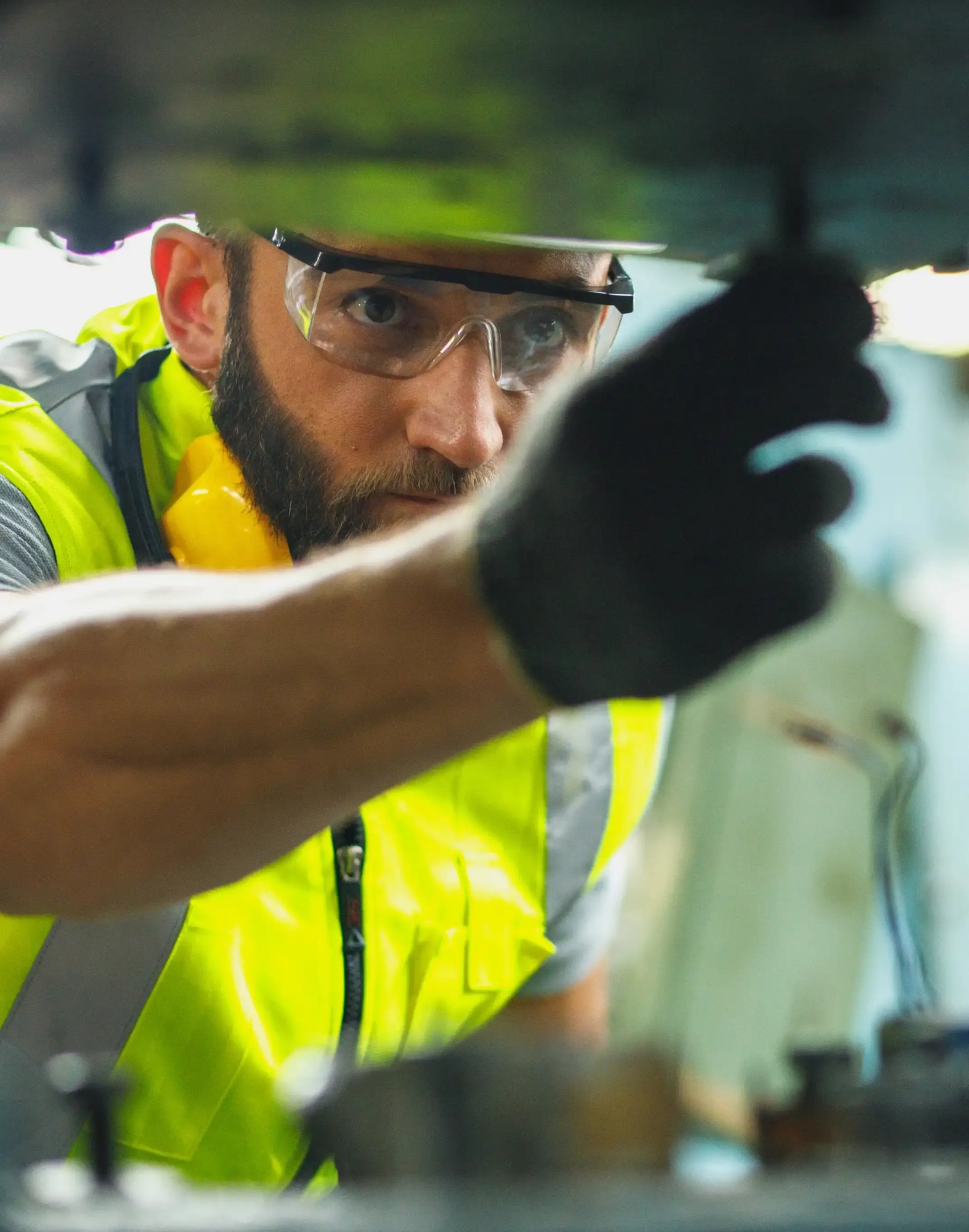Person-inspecting-machinary